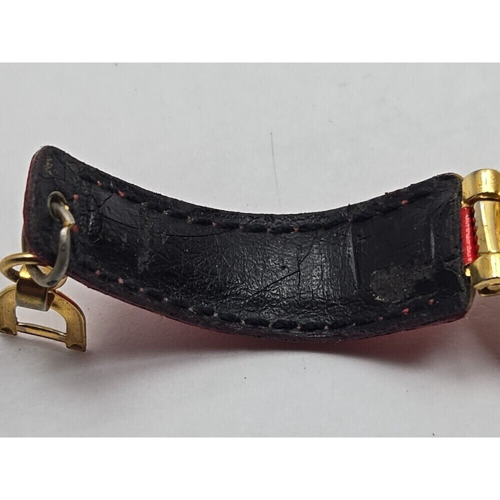 Vintage Prevue Timewear V3060 Ladies Red Enamel Bezel Watch New Battery Unique - Picture 11 of 12
